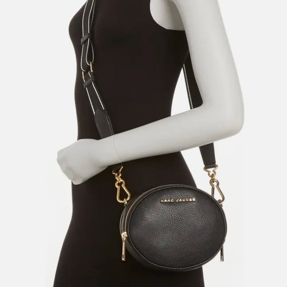 Marc Jacobs
Rewind Oval Leather Crossbody Black - Like New 🖤 - Picture 5 of 16